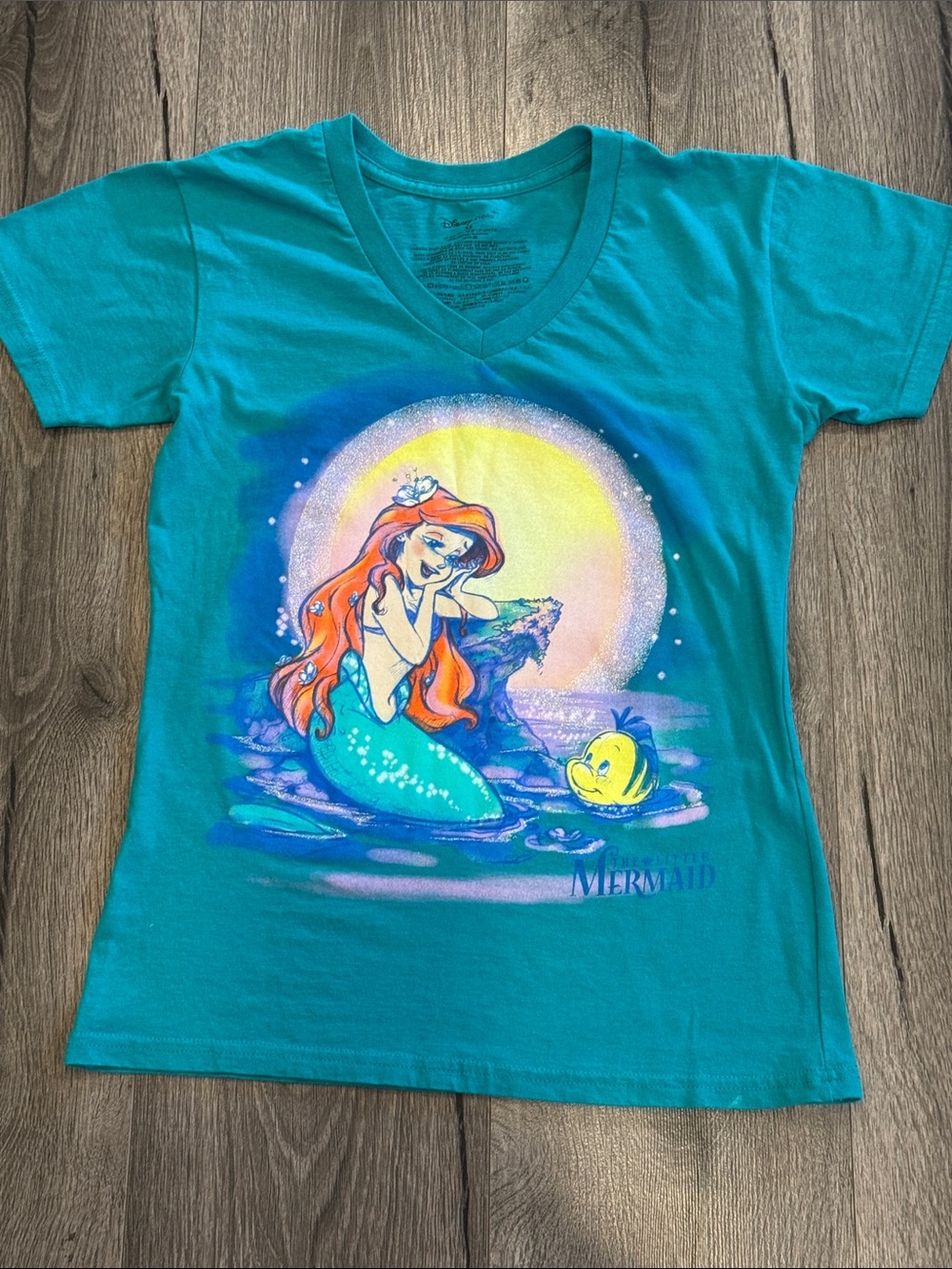 🧨 Disney Teal V-Neck Tee Little Mermaid Ariel Disneyland Disney World Adorable
